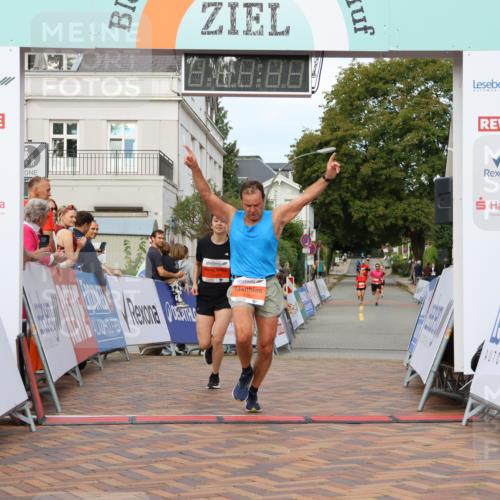 31.08.2025 - 21. Blankeneser Heldenlauf Strokosch-Dieckow http://msf.ph/oto/8640326 31.08.2025 09:41:02 Ziel 1056, 1121, 1137, 1062 meine-sportfotos.de