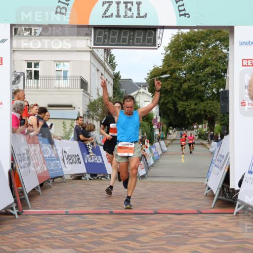 31.08.2025 - 21. Blankeneser Heldenlauf Strokosch-Dieckow http://msf.ph/oto/8640343 31.08.2025 09:41:02 Ziel 1056, 1121, 1137, 1062 meine-sportfotos.de