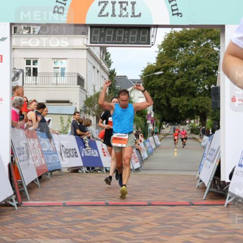 31.08.2025 - 21. Blankeneser Heldenlauf Strokosch-Dieckow http://msf.ph/oto/8640352 31.08.2025 09:41:02 Ziel 1056, 1121, 1137, 1062 meine-sportfotos.de