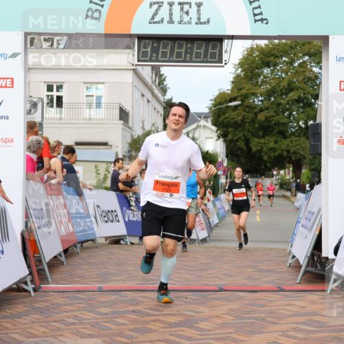 31.08.2025 - 21. Blankeneser Heldenlauf Strokosch-Dieckow http://msf.ph/oto/8640367 31.08.2025 09:41:00 Ziel 1056, 1151, 1121, 1137, 1062 meine-sportfotos.de
