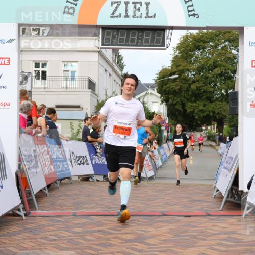 31.08.2025 - 21. Blankeneser Heldenlauf Strokosch-Dieckow http://msf.ph/oto/8640381 31.08.2025 09:41:00 Ziel 1056, 1151, 1121, 1137, 1062 meine-sportfotos.de