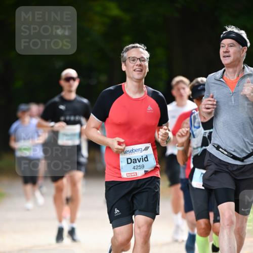 31.08.2025 - 21. Blankeneser Heldenlauf Dr. Thomas Lammeyer http://msf.ph/oto/8640413 31.08.2025 11:00:08 Laufen 4259 meine-sportfotos.de