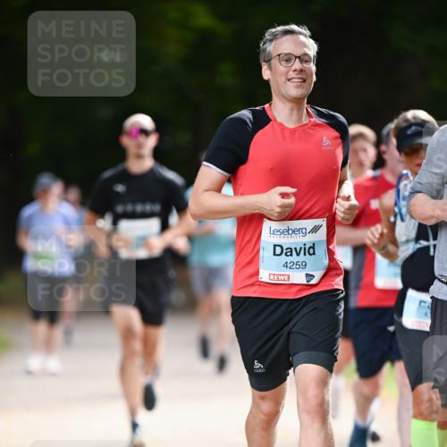 31.08.2025 - 21. Blankeneser Heldenlauf Dr. Thomas Lammeyer http://msf.ph/oto/8640419 31.08.2025 11:00:09 Laufen 8, 4259 meine-sportfotos.de