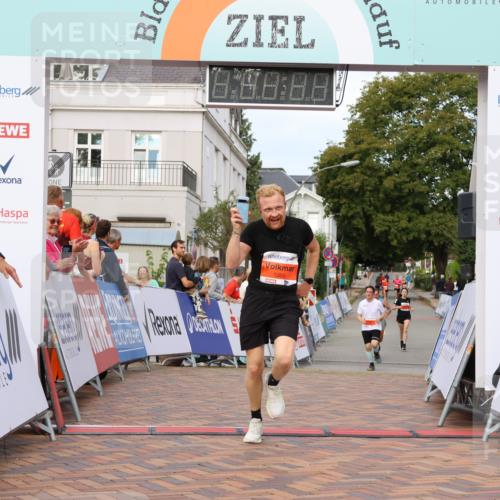 31.08.2025 - 21. Blankeneser Heldenlauf Strokosch-Dieckow http://msf.ph/oto/8640480 31.08.2025 09:40:55 Ziel 1056, 1151 meine-sportfotos.de