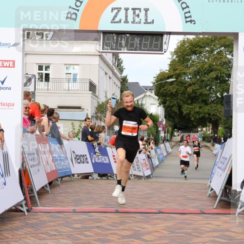 31.08.2025 - 21. Blankeneser Heldenlauf Strokosch-Dieckow http://msf.ph/oto/8640515 31.08.2025 09:40:55 Ziel 1056, 1151 meine-sportfotos.de