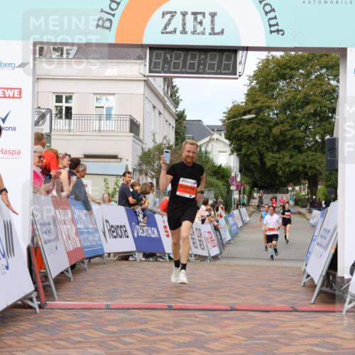 31.08.2025 - 21. Blankeneser Heldenlauf Strokosch-Dieckow http://msf.ph/oto/8640553 31.08.2025 09:40:54 Ziel 1056, 1151 meine-sportfotos.de