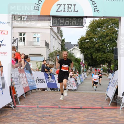 31.08.2025 - 21. Blankeneser Heldenlauf Strokosch-Dieckow http://msf.ph/oto/8640561 31.08.2025 09:40:54 Ziel 1056, 1151 meine-sportfotos.de