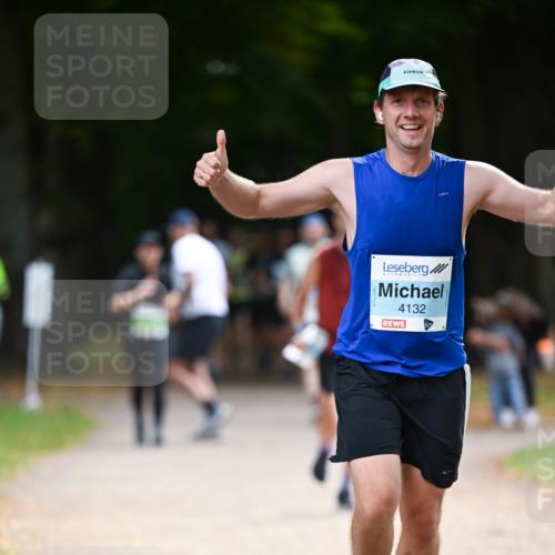 31.08.2025 - 21. Blankeneser Heldenlauf Dr. Thomas Lammeyer http://msf.ph/oto/8640783 31.08.2025 11:01:09 Laufen 4132 meine-sportfotos.de