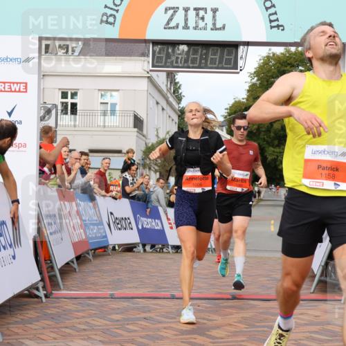 31.08.2025 - 21. Blankeneser Heldenlauf Strokosch-Dieckow http://msf.ph/oto/8640868 31.08.2025 09:40:08 Ziel 1048, 1158, 1083, 1008, 1093 meine-sportfotos.de