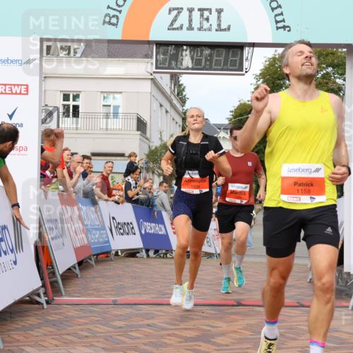 31.08.2025 - 21. Blankeneser Heldenlauf Strokosch-Dieckow http://msf.ph/oto/8640883 31.08.2025 09:40:08 Ziel 1048, 1158, 1083, 1008, 1093 meine-sportfotos.de