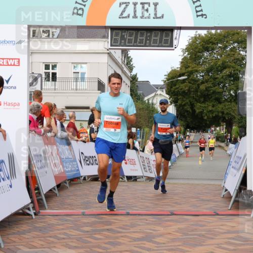 31.08.2025 - 21. Blankeneser Heldenlauf Strokosch-Dieckow http://msf.ph/oto/8640973 31.08.2025 09:39:59 Ziel 1048, 1144, 1152 meine-sportfotos.de