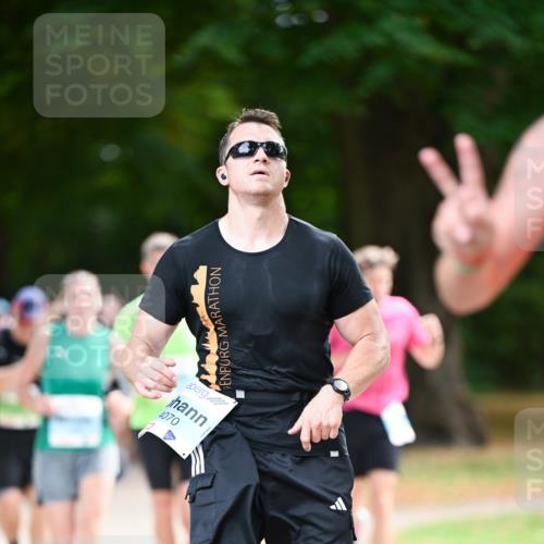 31.08.2025 - 21. Blankeneser Heldenlauf Dr. Thomas Lammeyer http://msf.ph/oto/8641391 31.08.2025 11:03:07 Laufen 4070 meine-sportfotos.de