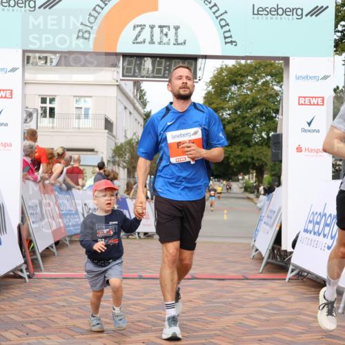 31.08.2025 - 21. Blankeneser Heldenlauf Strokosch-Dieckow http://msf.ph/oto/8641432 31.08.2025 09:39:26 Ziel 1052, 1047 meine-sportfotos.de