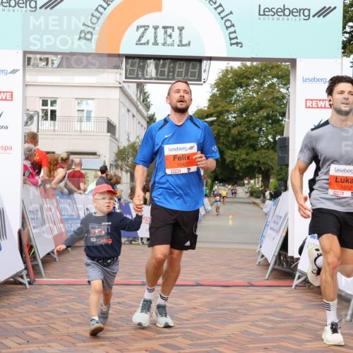 31.08.2025 - 21. Blankeneser Heldenlauf Strokosch-Dieckow http://msf.ph/oto/8641460 31.08.2025 09:39:25 Ziel 1136, 1052, 1047 meine-sportfotos.de