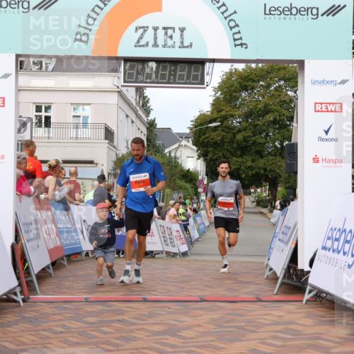 31.08.2025 - 21. Blankeneser Heldenlauf Strokosch-Dieckow http://msf.ph/oto/8641540 31.08.2025 09:39:23 Ziel 1136, 1052, 1047 meine-sportfotos.de