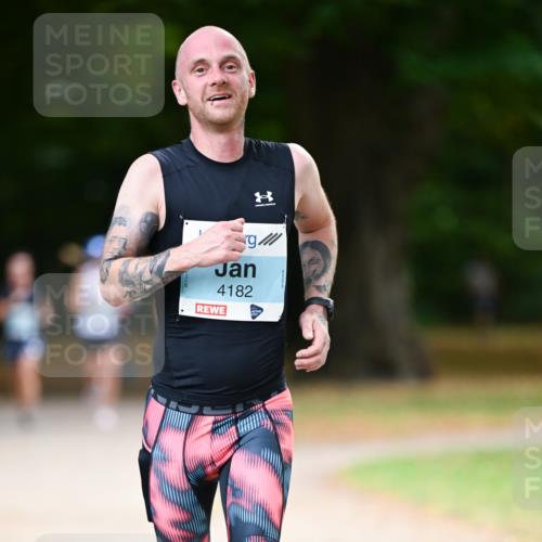 31.08.2025 - 21. Blankeneser Heldenlauf Dr. Thomas Lammeyer http://msf.ph/oto/8641543 31.08.2025 11:03:33 Laufen 4182 meine-sportfotos.de