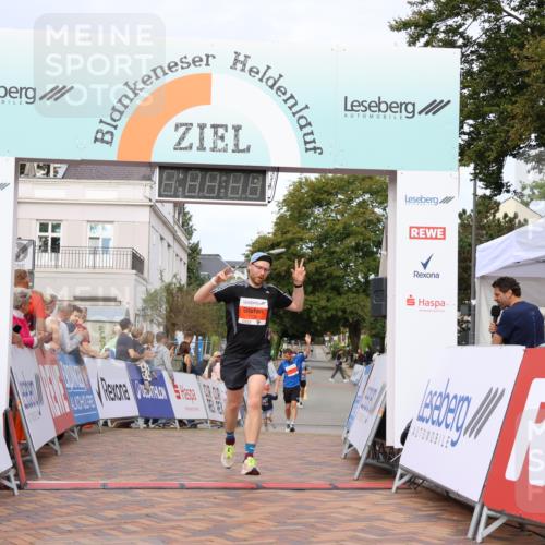 31.08.2025 - 21. Blankeneser Heldenlauf Strokosch-Dieckow http://msf.ph/oto/8641613 31.08.2025 09:39:17 Ziel 1001, 1136 meine-sportfotos.de