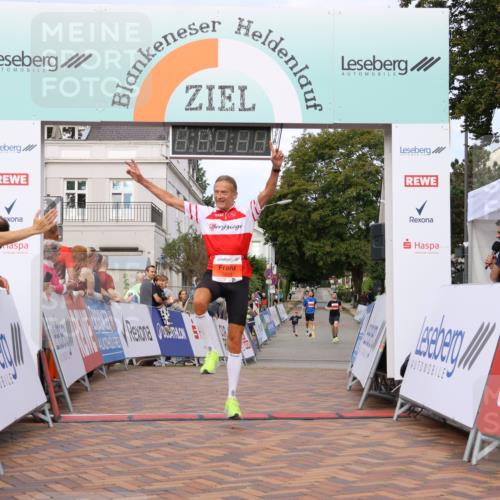 31.08.2025 - 21. Blankeneser Heldenlauf Strokosch-Dieckow http://msf.ph/oto/8641633 31.08.2025 09:39:09 Ziel 1049, 1001 meine-sportfotos.de