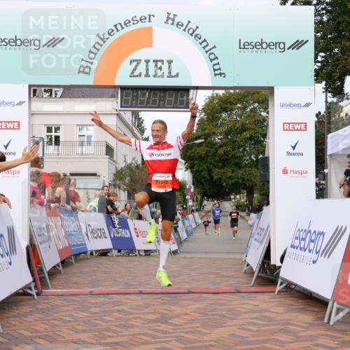 31.08.2025 - 21. Blankeneser Heldenlauf Strokosch-Dieckow http://msf.ph/oto/8641641 31.08.2025 09:39:09 Ziel 1049, 1001 meine-sportfotos.de