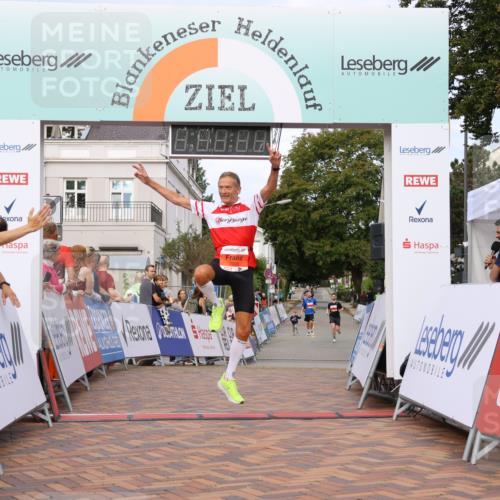 31.08.2025 - 21. Blankeneser Heldenlauf Strokosch-Dieckow http://msf.ph/oto/8641651 31.08.2025 09:39:09 Ziel 1049, 1001 meine-sportfotos.de