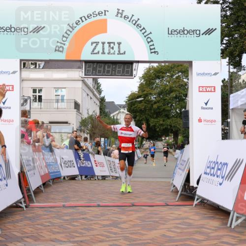 31.08.2025 - 21. Blankeneser Heldenlauf Strokosch-Dieckow http://msf.ph/oto/8641729 31.08.2025 09:39:08 Ziel 1049, 1001 meine-sportfotos.de