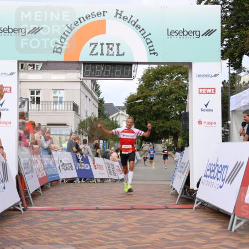 31.08.2025 - 21. Blankeneser Heldenlauf Strokosch-Dieckow http://msf.ph/oto/8641768 31.08.2025 09:39:08 Ziel 1049, 1001 meine-sportfotos.de