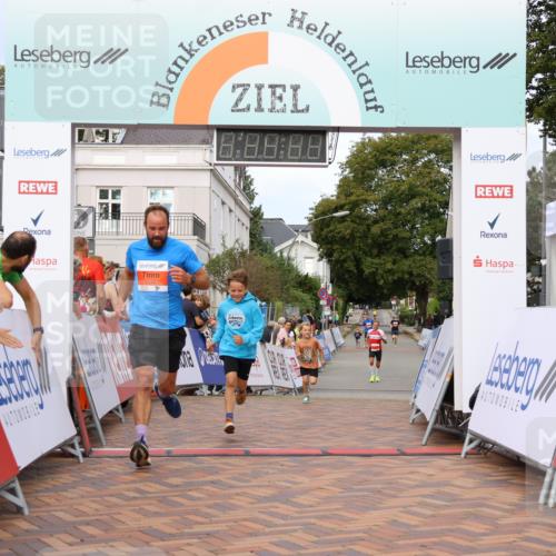 31.08.2025 - 21. Blankeneser Heldenlauf Strokosch-Dieckow http://msf.ph/oto/8641870 31.08.2025 09:39:03 Ziel 1143, 1049 meine-sportfotos.de