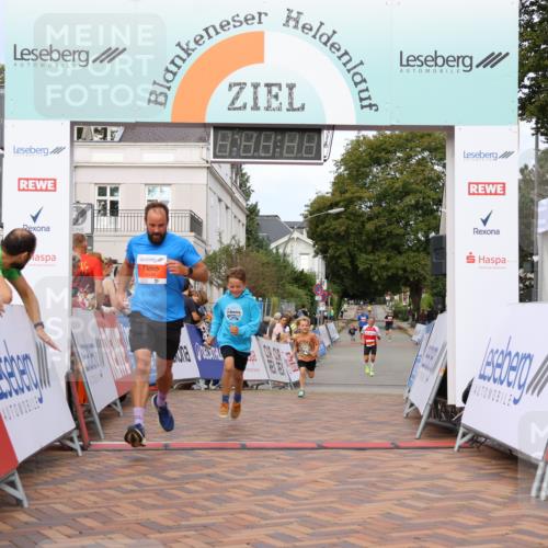 31.08.2025 - 21. Blankeneser Heldenlauf Strokosch-Dieckow http://msf.ph/oto/8641883 31.08.2025 09:39:02 Ziel 1143, 1049 meine-sportfotos.de