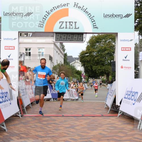 31.08.2025 - 21. Blankeneser Heldenlauf Strokosch-Dieckow http://msf.ph/oto/8641914 31.08.2025 09:39:02 Ziel 1143, 1049 meine-sportfotos.de