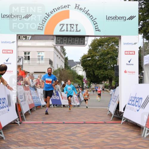 31.08.2025 - 21. Blankeneser Heldenlauf Strokosch-Dieckow http://msf.ph/oto/8641946 31.08.2025 09:39:01 Ziel 1143, 1049 meine-sportfotos.de