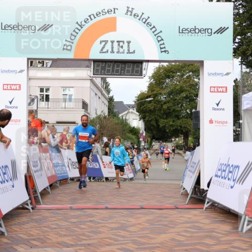 31.08.2025 - 21. Blankeneser Heldenlauf Strokosch-Dieckow http://msf.ph/oto/8641964 31.08.2025 09:39:01 Ziel 1143, 1049 meine-sportfotos.de
