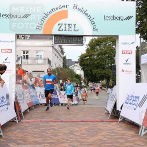 31.08.2025 - 21. Blankeneser Heldenlauf Strokosch-Dieckow http://msf.ph/oto/8641975 31.08.2025 09:39:01 Ziel 1143, 1049 meine-sportfotos.de
