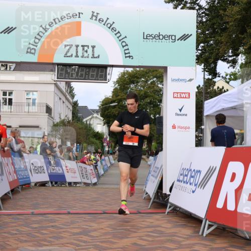31.08.2025 - 21. Blankeneser Heldenlauf Strokosch-Dieckow http://msf.ph/oto/8642092 31.08.2025 09:38:36 Ziel 1085, 1084, 1174 meine-sportfotos.de