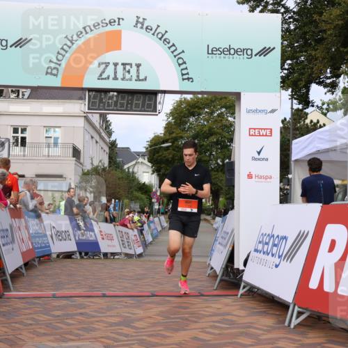 31.08.2025 - 21. Blankeneser Heldenlauf Strokosch-Dieckow http://msf.ph/oto/8642110 31.08.2025 09:38:36 Ziel 1085, 1084, 1174 meine-sportfotos.de