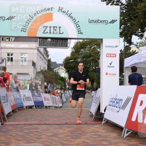 31.08.2025 - 21. Blankeneser Heldenlauf Strokosch-Dieckow http://msf.ph/oto/8642120 31.08.2025 09:38:36 Ziel 1085, 1084, 1174 meine-sportfotos.de