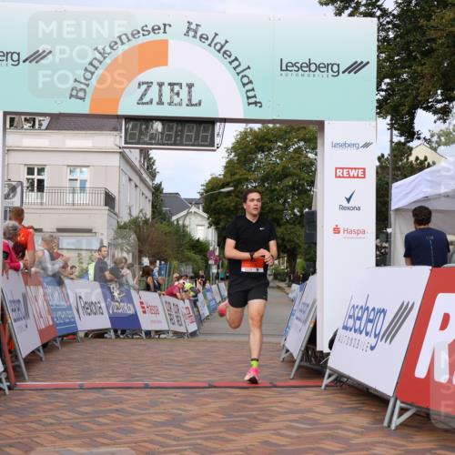 31.08.2025 - 21. Blankeneser Heldenlauf Strokosch-Dieckow http://msf.ph/oto/8642127 31.08.2025 09:38:36 Ziel 1085, 1084, 1174 meine-sportfotos.de