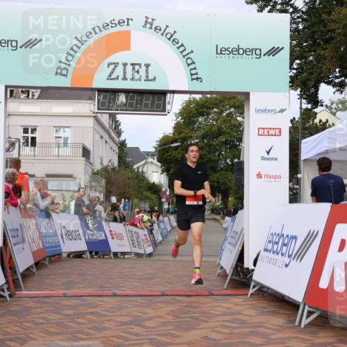 31.08.2025 - 21. Blankeneser Heldenlauf Strokosch-Dieckow http://msf.ph/oto/8642135 31.08.2025 09:38:36 Ziel 1085, 1084, 1174 meine-sportfotos.de
