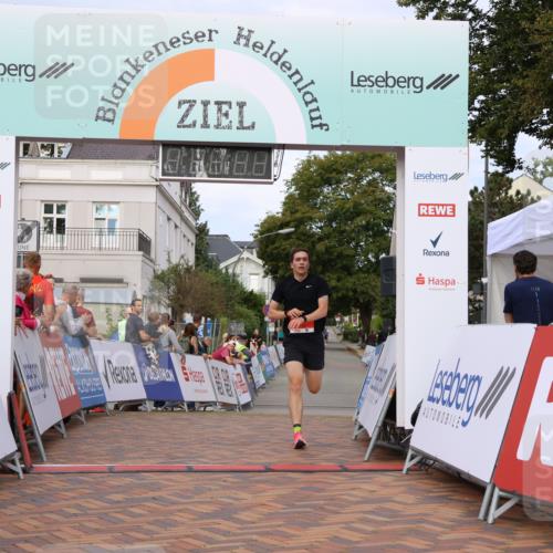 31.08.2025 - 21. Blankeneser Heldenlauf Strokosch-Dieckow http://msf.ph/oto/8642168 31.08.2025 09:38:36 Ziel 1085, 1084, 1174 meine-sportfotos.de