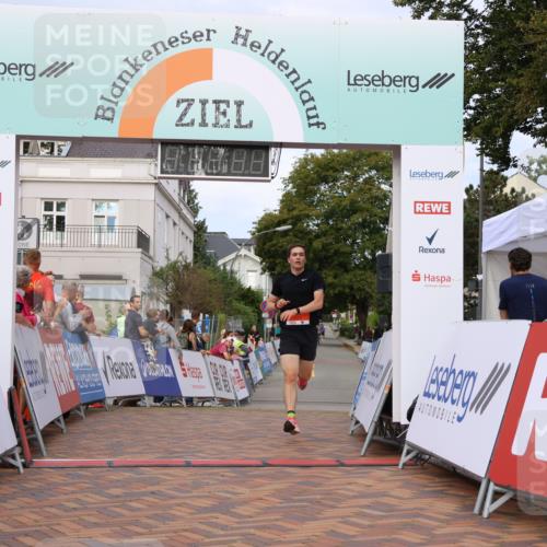 31.08.2025 - 21. Blankeneser Heldenlauf Strokosch-Dieckow http://msf.ph/oto/8642175 31.08.2025 09:38:36 Ziel 1085, 1084, 1174 meine-sportfotos.de