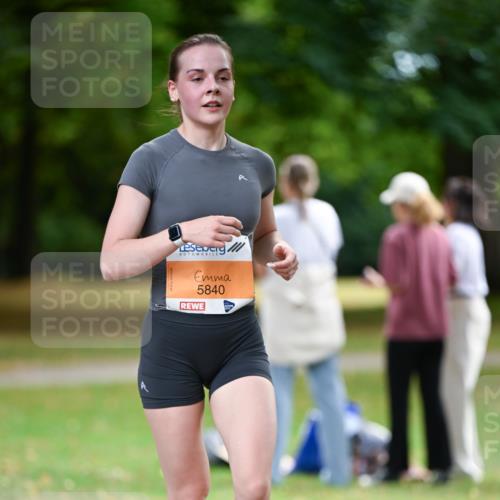 31.08.2025 - 21. Blankeneser Heldenlauf Dr. Thomas Lammeyer http://msf.ph/oto/8642221 31.08.2025 11:06:01 Laufen 5840 meine-sportfotos.de