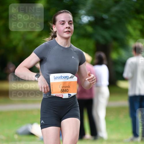 31.08.2025 - 21. Blankeneser Heldenlauf Dr. Thomas Lammeyer http://msf.ph/oto/8642223 31.08.2025 11:06:01 Laufen 5840 meine-sportfotos.de