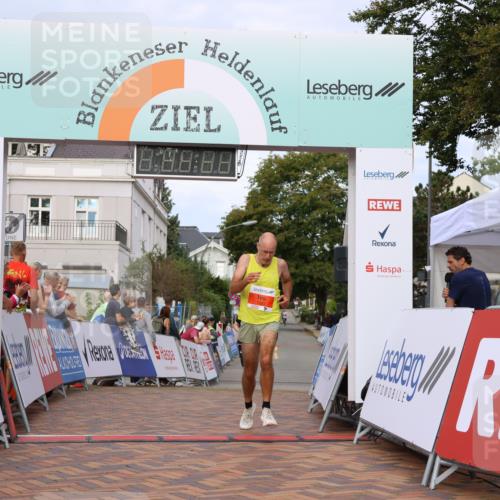 31.08.2025 - 21. Blankeneser Heldenlauf Strokosch-Dieckow http://msf.ph/oto/8642275 31.08.2025 09:38:31 Ziel 1085, 1084 meine-sportfotos.de