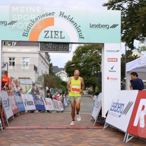 31.08.2025 - 21. Blankeneser Heldenlauf Strokosch-Dieckow http://msf.ph/oto/8642282 31.08.2025 09:38:31 Ziel 1085, 1084 meine-sportfotos.de