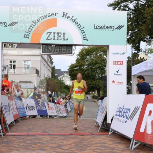 31.08.2025 - 21. Blankeneser Heldenlauf Strokosch-Dieckow http://msf.ph/oto/8642295 31.08.2025 09:38:31 Ziel 1085, 1084 meine-sportfotos.de