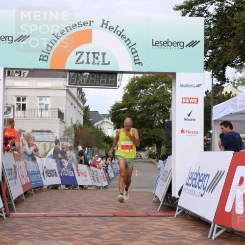 31.08.2025 - 21. Blankeneser Heldenlauf Strokosch-Dieckow http://msf.ph/oto/8642300 31.08.2025 09:38:31 Ziel 1085, 1084 meine-sportfotos.de