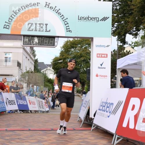 31.08.2025 - 21. Blankeneser Heldenlauf Strokosch-Dieckow http://msf.ph/oto/8642447 31.08.2025 09:34:44 Ziel 1075 meine-sportfotos.de