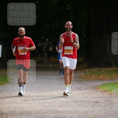 31.08.2025 - 21. Blankeneser Heldenlauf Dr. Thomas Lammeyer http://msf.ph/oto/8642851 31.08.2025 11:08:01 Laufen 5720, 5721 meine-sportfotos.de