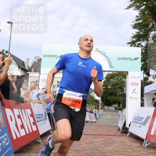 31.08.2025 - 21. Blankeneser Heldenlauf Strokosch-Dieckow http://msf.ph/oto/8642902 31.08.2025 09:31:20 Ziel 1090 meine-sportfotos.de