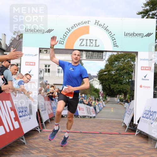 31.08.2025 - 21. Blankeneser Heldenlauf Strokosch-Dieckow http://msf.ph/oto/8642921 31.08.2025 09:31:19 Ziel 1090 meine-sportfotos.de