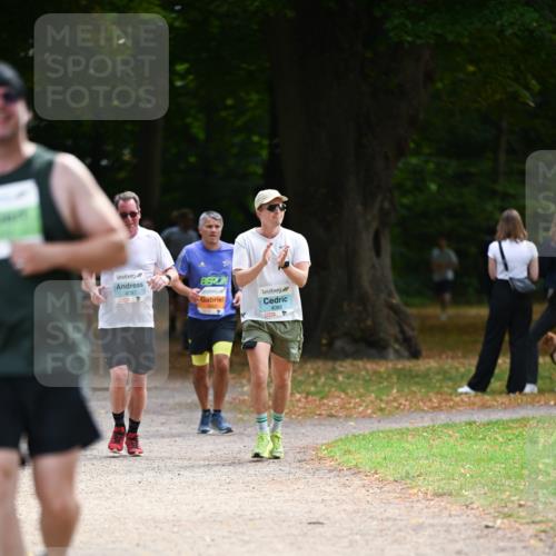 31.08.2025 - 21. Blankeneser Heldenlauf Dr. Thomas Lammeyer http://msf.ph/oto/8643015 31.08.2025 11:08:34 Laufen 4087, 4088 meine-sportfotos.de